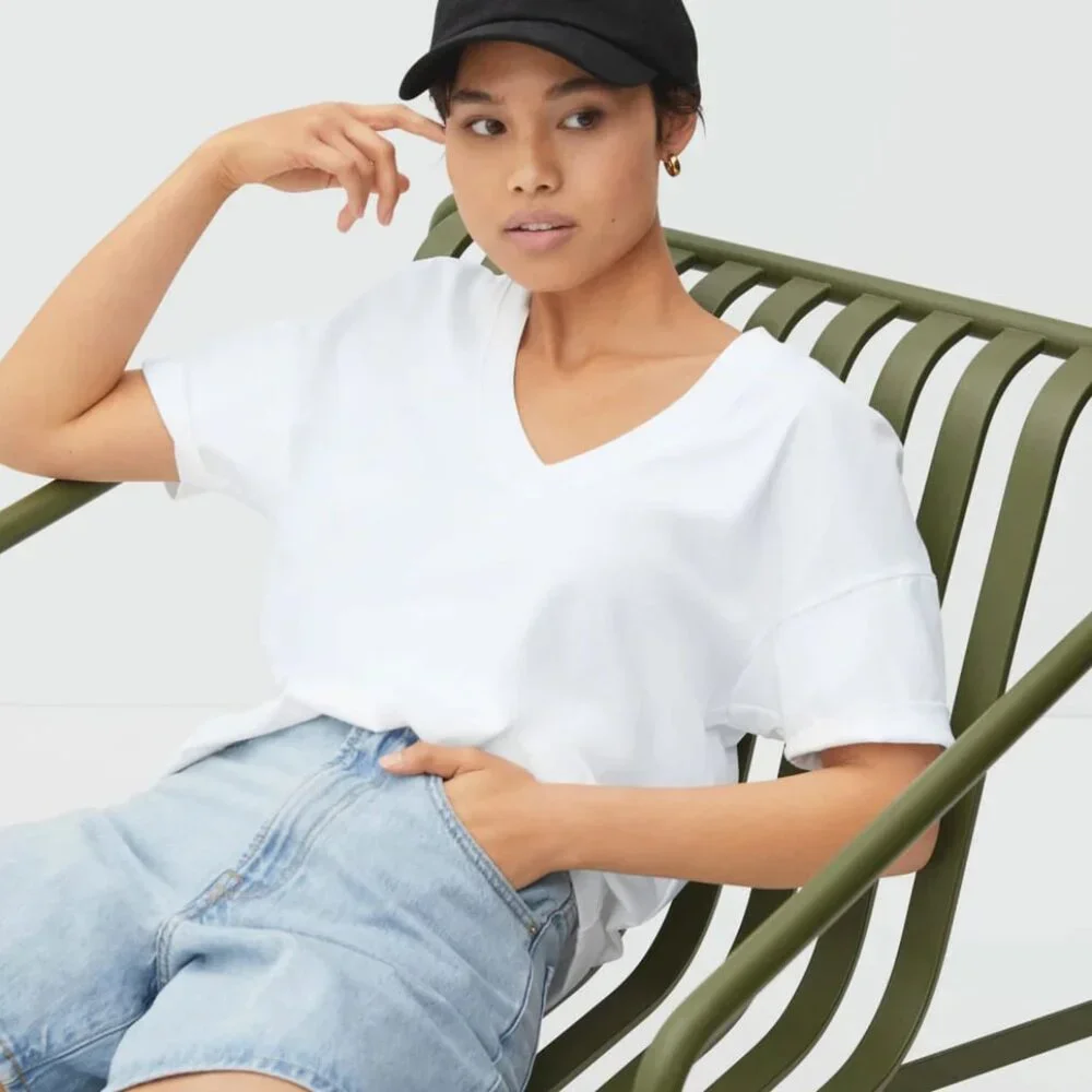 Everlane The Organic Cotton Slouchy V Neck in White - sz Small